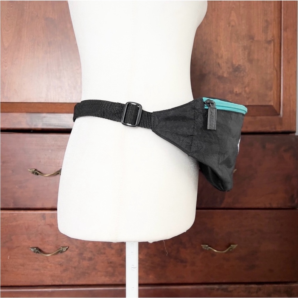 Vintage L.A. Gear Black and Teal Fanny Pack Belt Bag - Picture 4 of 14